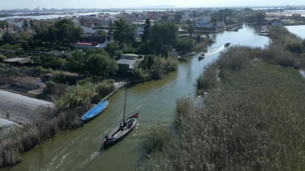 Side Aerial Shot Boats Tourists Visit Natural Park Albufera Valencia — ストック動画