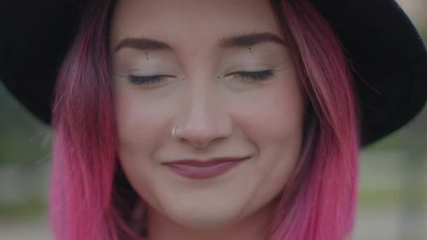 Extreme Close Face Beautiful Seductive Girl Makeup Pink Hair Horizontal — Stok video