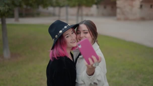 Beautiful Make Friends Taking Selfies Smartphone Park Horizontal Video — Vídeo de Stock