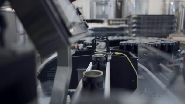 Empty Aluminum Beer Cans Moving Conveyor Belt Close Horizontal Video — Video