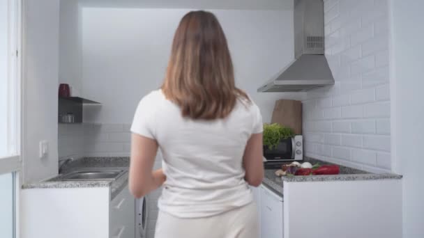 Young Woman Taking Out Knife Cutting Board Kitchen Drawer Wide — Vídeo de Stock