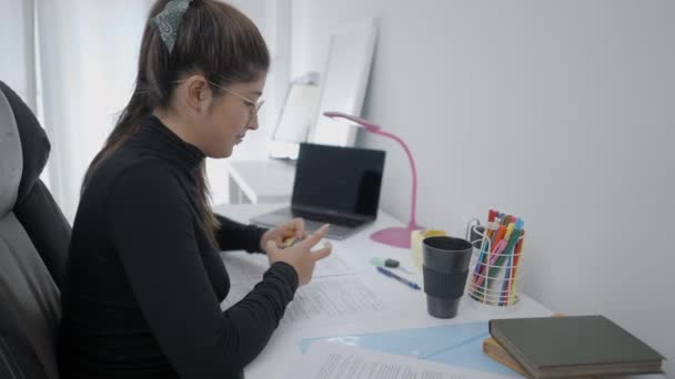 Colombiana Adolescente Escuela Chica Distante Estudiante Virtual Distancia Aprendizaje Línea — Vídeos de Stock