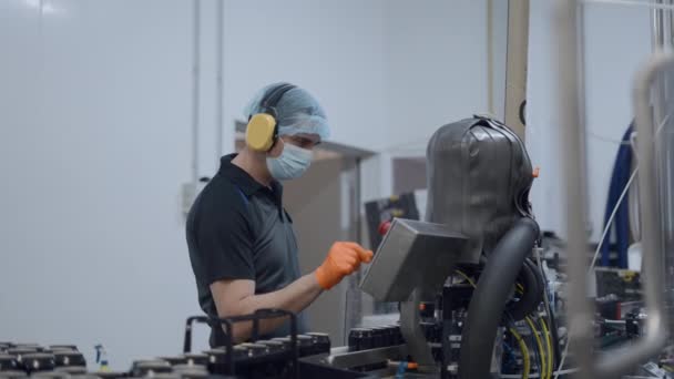 Factory Worker Operating Machines Beer Factory Medium Shot Horizontal Video — Stockvideo