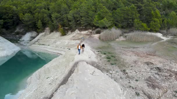 Couple Walks Stony Lake Shore Forest Spain Aerial Push Out — Αρχείο Βίντεο