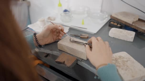 Hands Female Jeweler Creating Jewelry Her Workshop Close Horizontal Video — Stock video