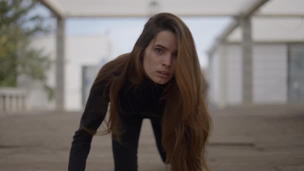 Young Woman Crazy Expression Crawls Closer Looks Camera Horizontal Video — Video