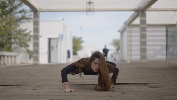 Young Dark Haired Woman Outdoors Looks Crazy Crawls Camera Horizontal — Stock videók
