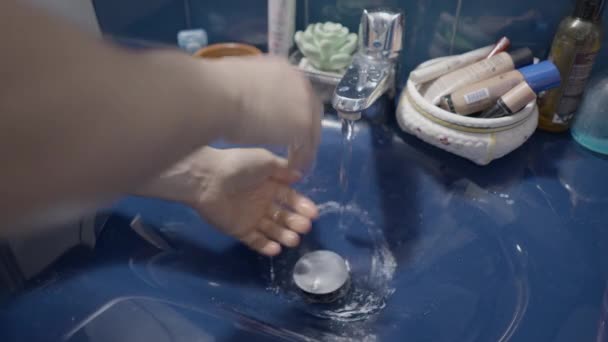 Mans Hands Cleaning Bathroom Soap Close Shot Horizontal Video — Video Stock