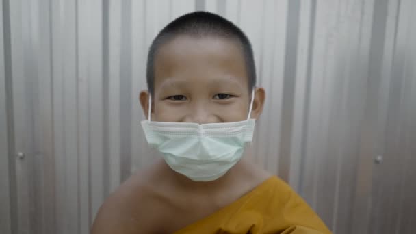 Child Monk Face Mask Face Close Sitting Fence Horizontal Video — 비디오