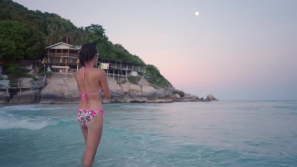 Young Attractive Thai Woman Travel Blogger Streamer Recording Video Movie — Vídeos de Stock