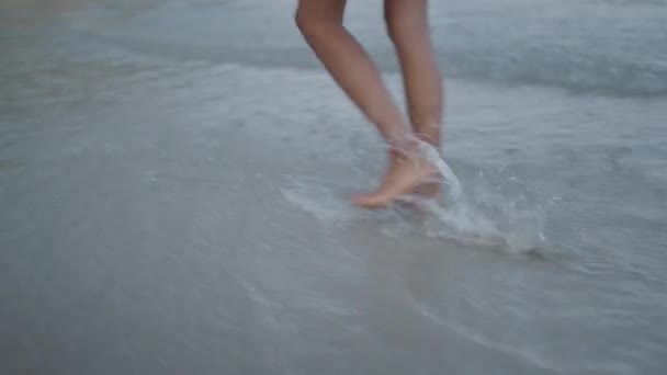 Social Media Woman Blogger Vlogging Beach Walking Sea Phone Selfie — Stockvideo