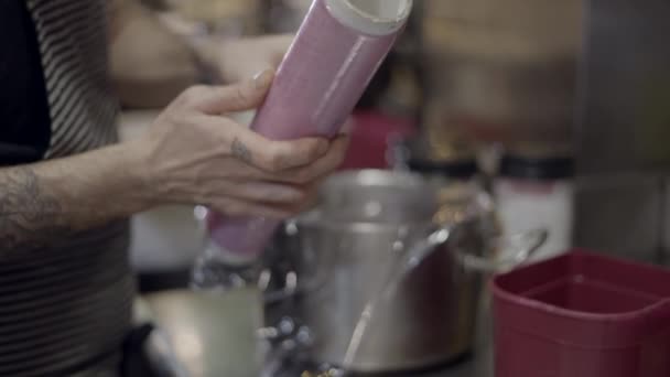 Close View Unrecognizable Male Chef Wrapping Plastic Pot Horizontal Video — Vídeo de Stock