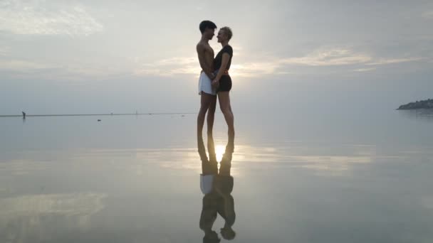 Interracial Couple Age Gap Kissing Holding Hands Standing Shallow Sea — Video Stock