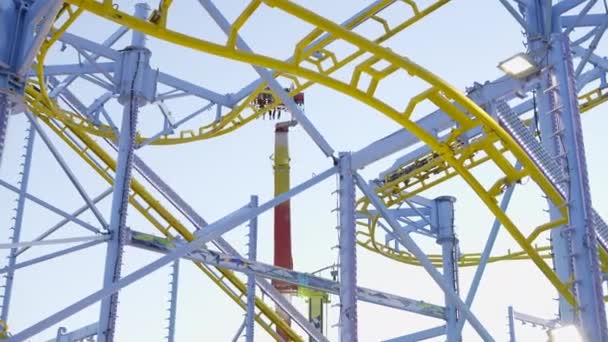 Valencia Funfair Roller Coaster Ala Delta Horizontal Video — Vídeos de Stock