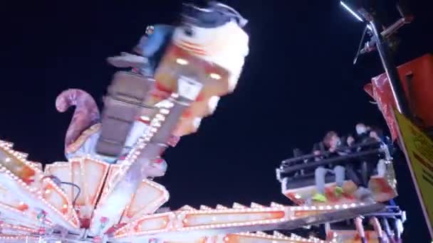 People Face Masks Riding Mega Kanguru Attraction Valencia Funfair Spain — Stock video