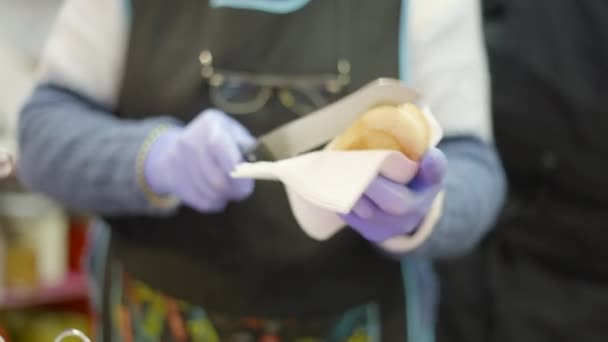 Hands Woman Rubber Gloves Preparing Hot Dog Cutting Bun Valencia — Vídeos de Stock