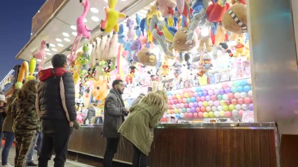 Adults Playing Childrens Game Throwing Darts Colourful Balloons Shooting Range — 图库视频影像