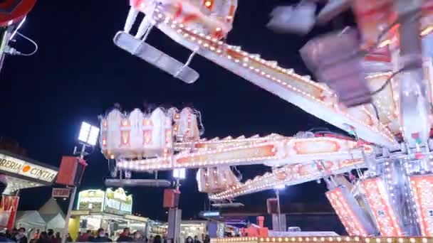 People Face Masks Watching Kids Riding Mega Kanguru Attraction Valencia — Video Stock