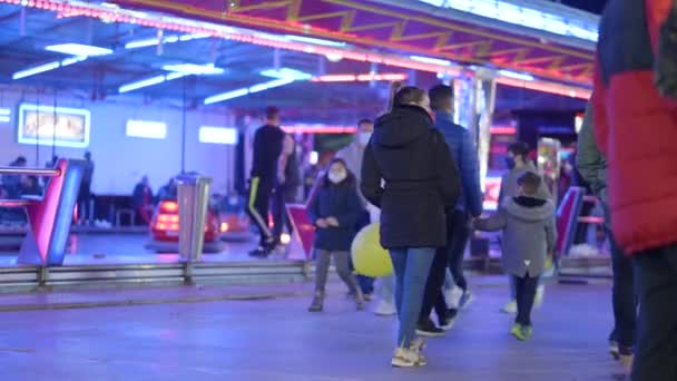 Children Adults Respiratory Face Masks Walking Bumper Cars Attraction Valencia — Stock Video