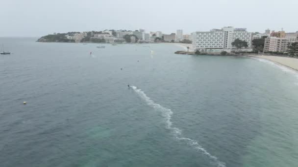 Kitesurf Una Playa Isla Mallorca Mar Mediterráneo Tiro Aéreo Con — Vídeos de Stock
