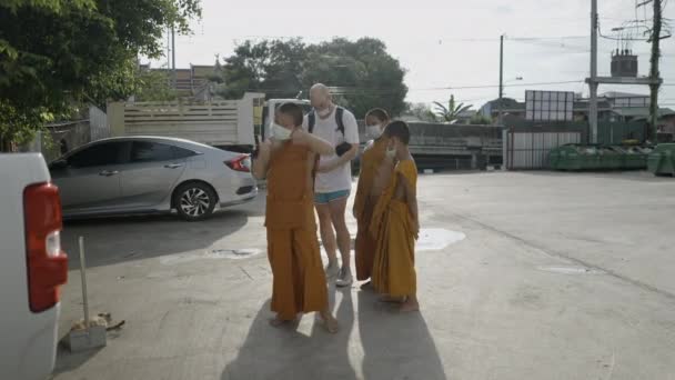 Young Monk Shadow Boxing Front Friends Bangkok Horizontal Video — Stockvideo