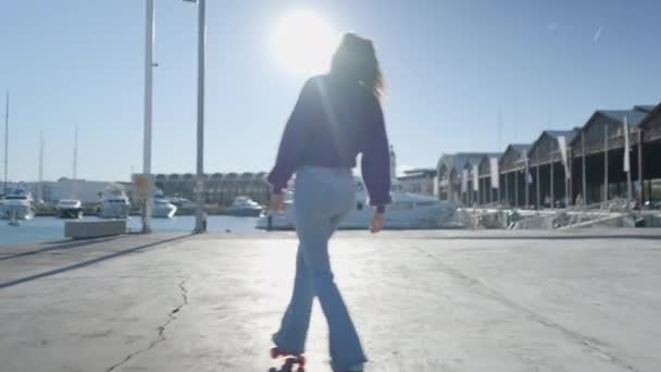 Girl Roller Skates Boats Harbor Sunlight Slomo Horizontal Video — Stockvideo