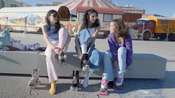 Three Girls Sunlight Circus Tie Roller Skates Colorful Horizontal Video — Vídeo de stock