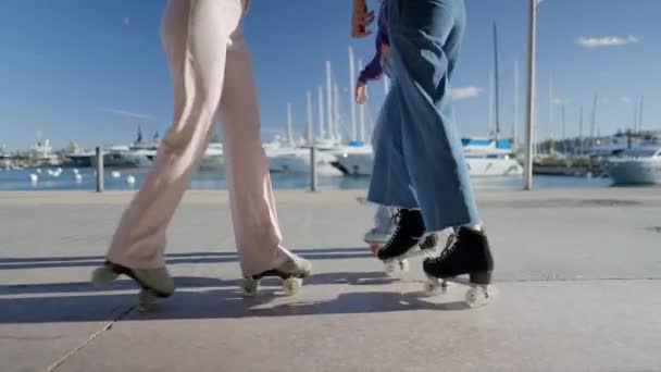 Three Girls Take Steps Roller Skates Marina Sunlight Tilt Horizontal — Vídeo de stock