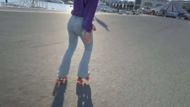 Girl Jeans Roller Skates Harbor Sunlight View Horizontal Video — Video Stock