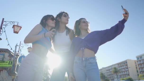 Close View Girls Taking Selfies Phone Bright Sunlight Horizontal Video – stockvideo