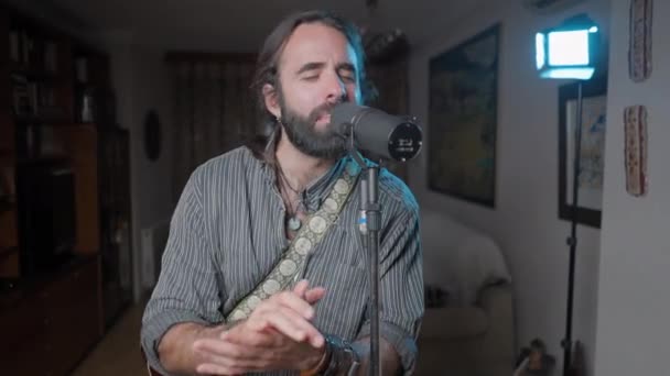 Young Bearded Musician Singing Clapping Home Middle Shot — Wideo stockowe