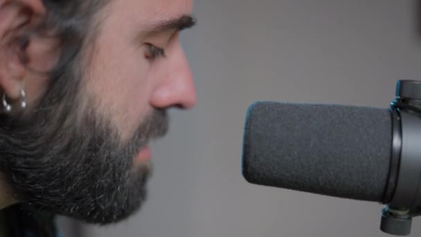 Young Bearded Man Singing Home Pretty Close His Microphone Close — 图库视频影像