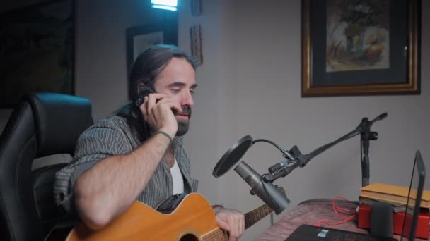 Music Streamer Talking His Phone His Home Studio Middle Shot — Vídeo de stock