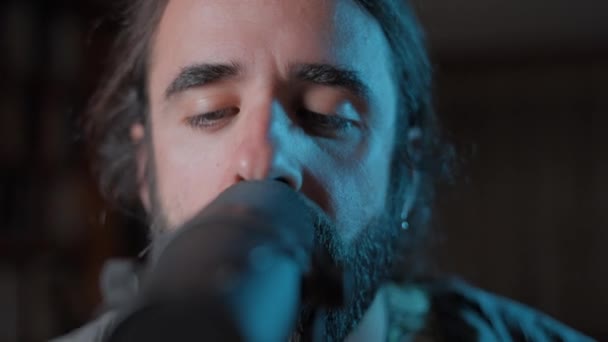 Man Singing Closed Eyes Romantically Close Shot — Wideo stockowe