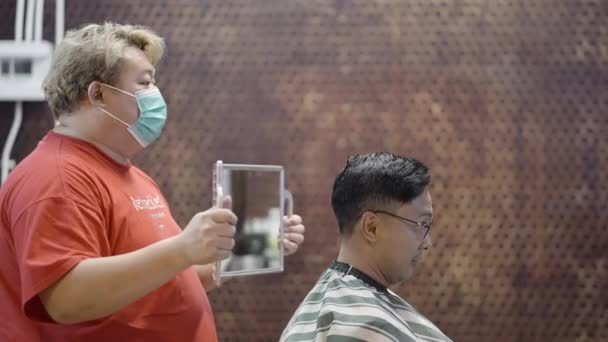 Barber Wearing Mask Shows Short Haircut Mirror Satisfied Client Professional — Stok video