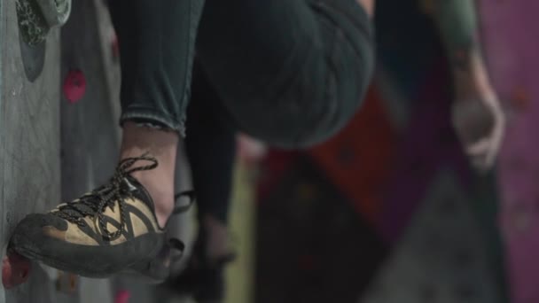 Close Climber Feet Artificial Rock Wall Reveals Her Face Horizontal — Stock video