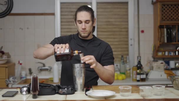 Young Barman Using Jigger Put Alcohol Cocktail Shaker Traditional Spanish — Vídeos de Stock