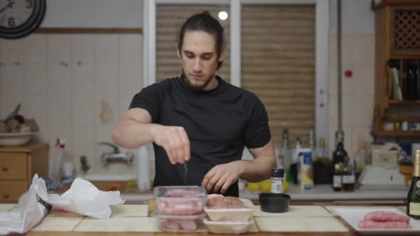 Young Caucasian Male Seasoning Food While Talking Camera Horizontal Video — Video Stock
