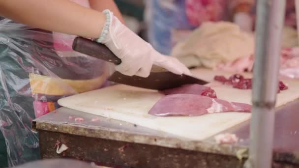 Close Professional Fishmonger Hands Slicing Fish Big Sharp Knife Horizontal — Vídeo de Stock