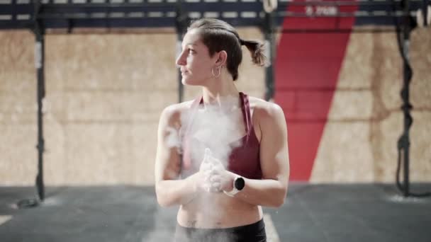 Fitness Woman Claps Hands Covered Magnesium Powder Training Slow Motion — Stock video