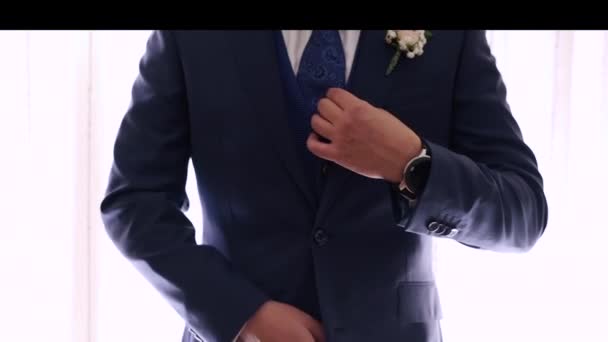 Groom Getting His Blue Suit Point Wedding Horizontal Video — Vídeos de Stock
