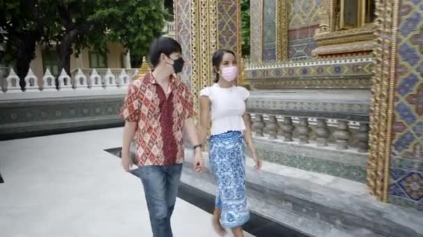Transgender Asian Couple Stroll Holding Hands Respiratory Masks Visiting Wat — Video Stock
