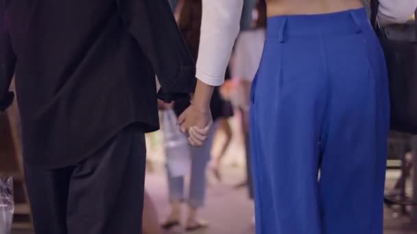 Close Shot Lesbian Couple Holding Each Others Hands Walking Street — Wideo stockowe