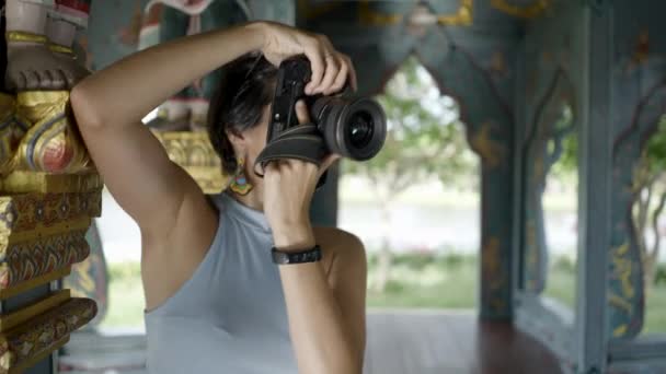 Portrait Attractive Woman Taking Photos Travel Ancient City Museum Park — Vídeo de Stock