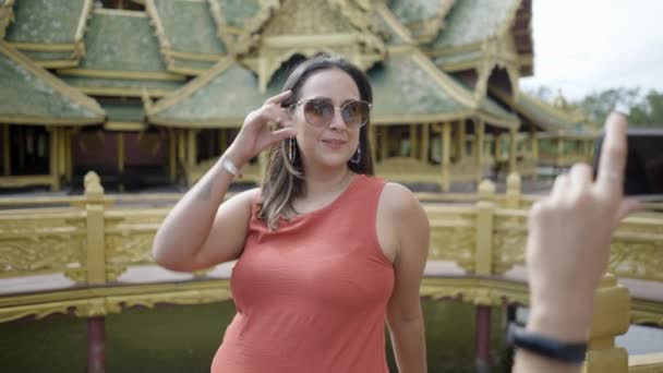 Happy Woman Taking Photo Her Friend Travel Ancient Siam Park — Stock video