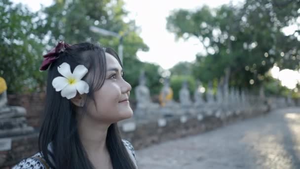 Face Close Cute Teenage Thai Girl White Flower Her Hair — Stock Video