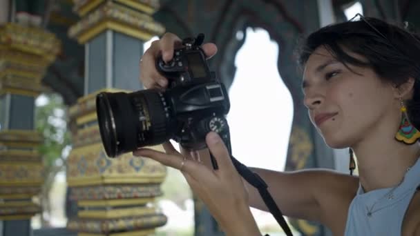Beautiful Woman Having Great Time Photographing Architecture Ancient City Museum — Video