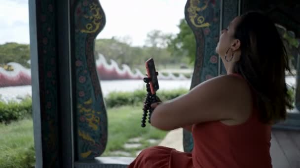Tourist Woman Taking Selfies Smartphone Ancient City Museum Park Thai — Stockvideo