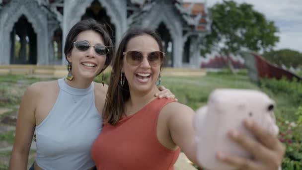 Two Happy Women Tourists Taking Selfies Using Instant Print Camera — Vídeos de Stock