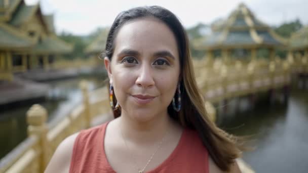 Closeup Portrait Asian Woman Ancient City Muang Boran Bangkok Thailand — 图库视频影像